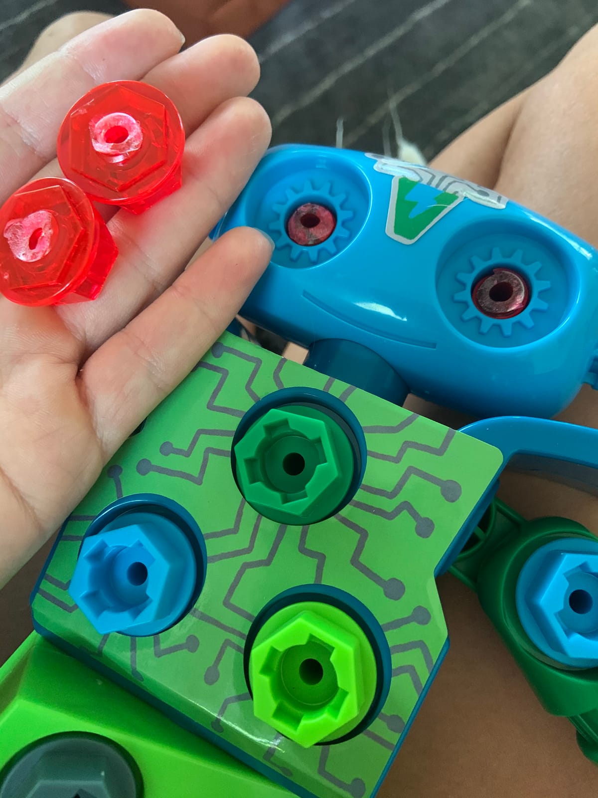 Educational Insights Design & Drill Robot - Construction Toys & Tools for Kids, Robot Toy Building Sets, Kids' Tool Set with Working Screwdriver, Take Apart STEM Set, Gifts for Boys & Girls Ages 3+ customer photo 2