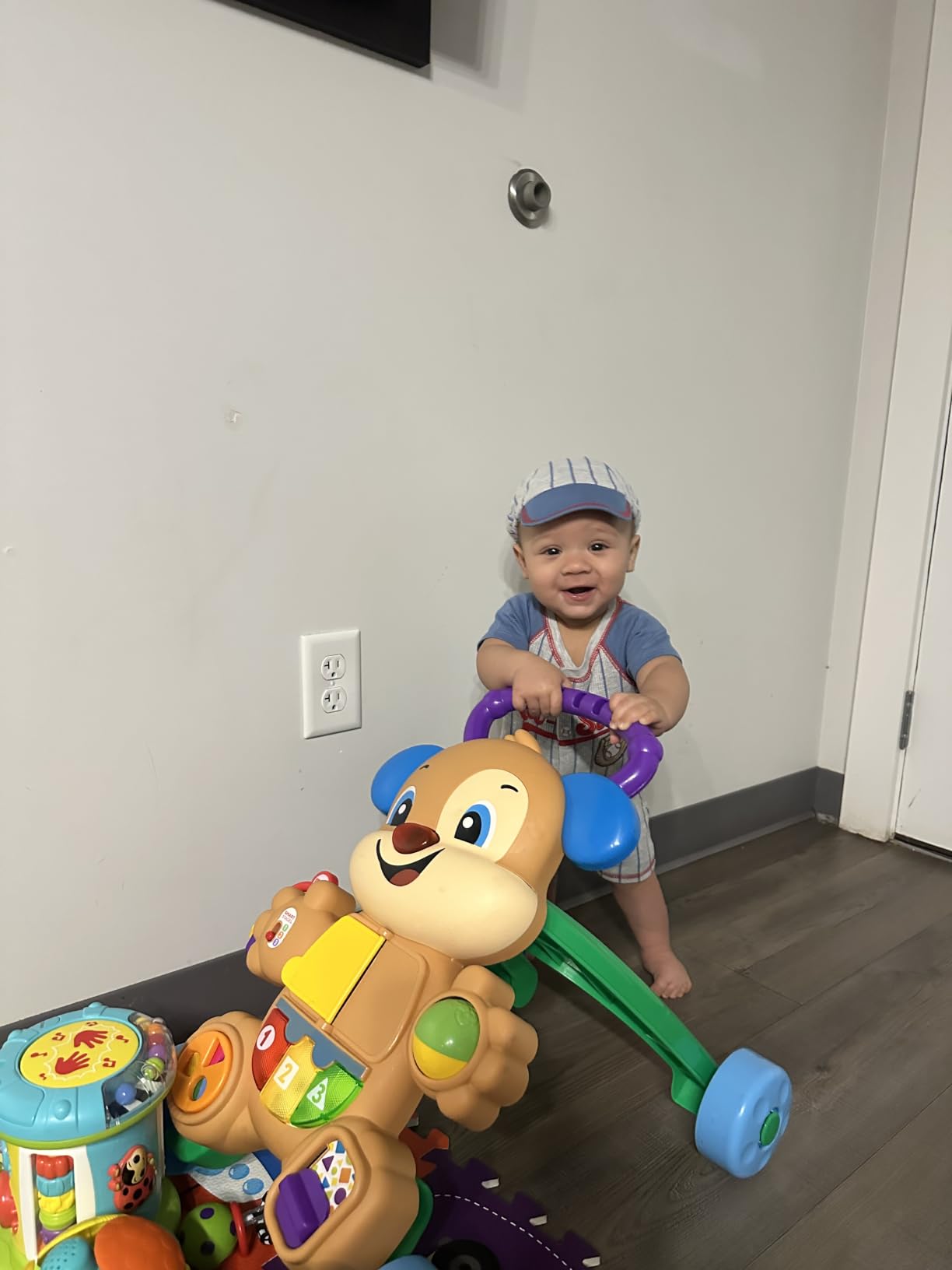 Fisher-Price Laugh & Learn Smart Stages Puppy Walker customer photo 2