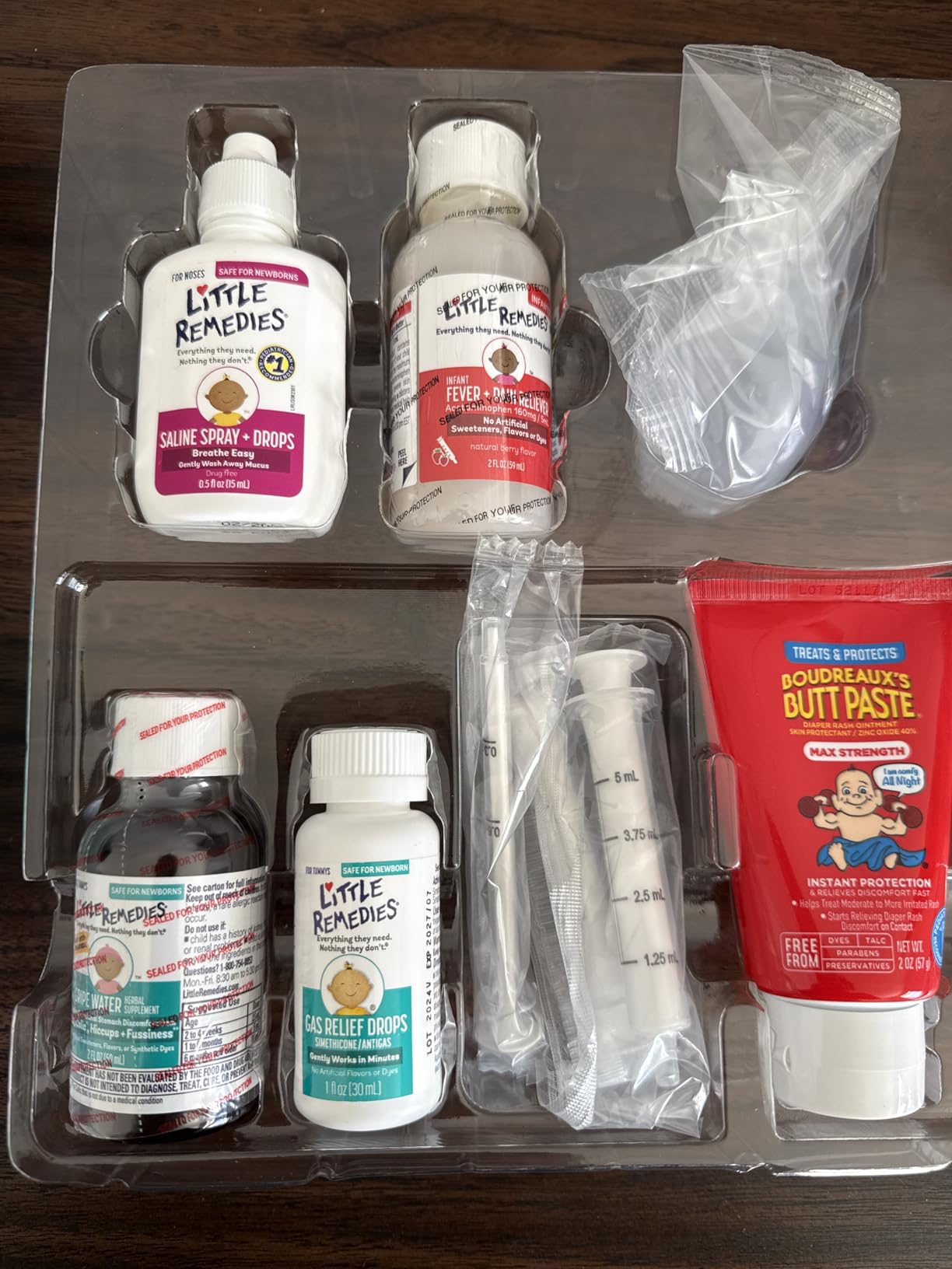 Little Remedies New Baby Essentials Kit with Saline Nasal Spray, Diaper Rash Cream, Gas Relief Drops, Gripe Water & More, Safe for Newborns, Multi-Color customer photo 1