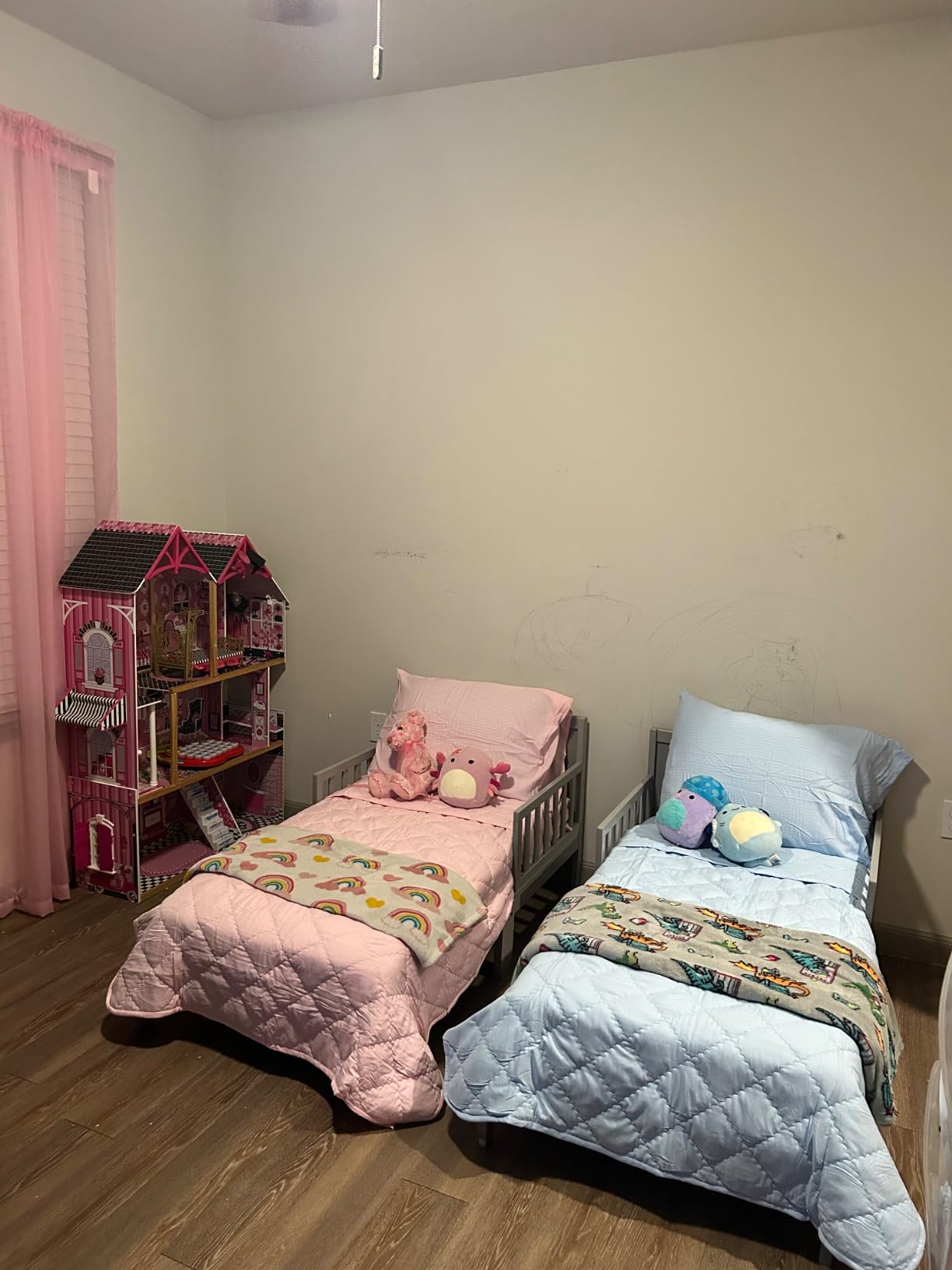 Dream On Me Brookside Wooden Toddler Bed in Black, Greenguard Gold & BSA Certified, Kids Bed with Safety Rails, Low-to-Floor Design, Non-Toxic Pinewood Finish customer photo 2