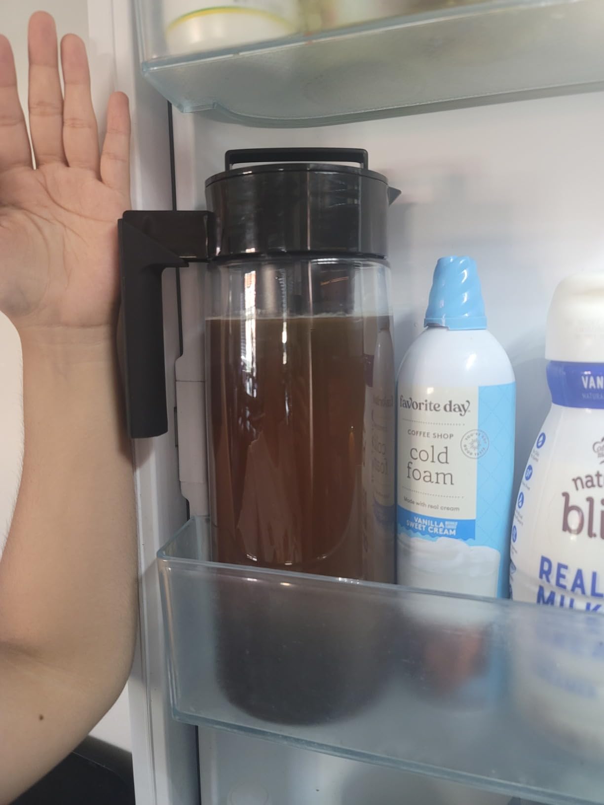 Takeya Deluxe Cold Brew Coffee Maker - BPA-Free Tritan Pitcher with Airtight Leakproof Lid, Silicone Grip Handle, Fine-Mesh Filter - Shatter-Proof, Dishwasher Safe, Made in USA - 2 Quart/Black customer photo 2