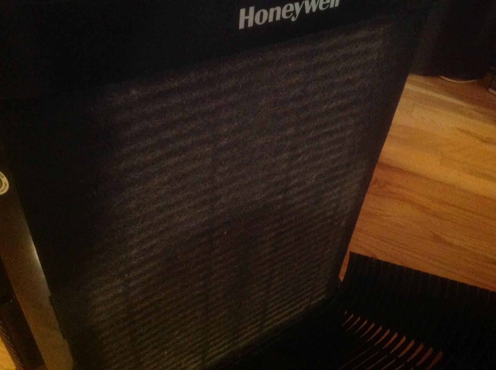 Honeywell AllergenPlus HEPA Air Purifier for Home, 2250 Ft² Rooms in 1 hour, Reduces Allergens, Dust, Pollen, Smoke, Pet Dander, Odors, White, HPA304 customer photo 1