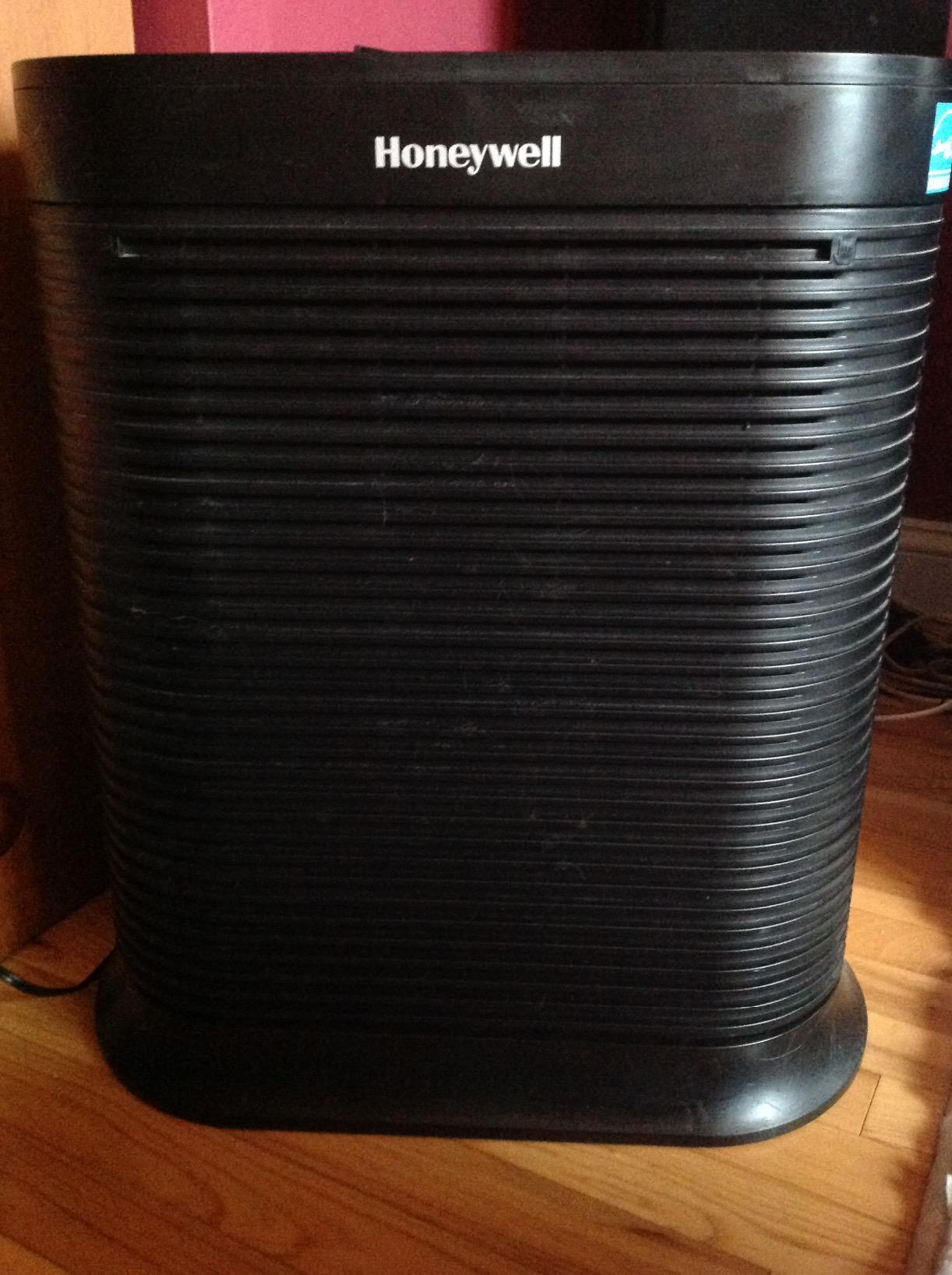 Honeywell AllergenPlus HEPA Air Purifier for Home, 2250 Ft² Rooms in 1 hour, Reduces Allergens, Dust, Pollen, Smoke, Pet Dander, Odors, White, HPA304 customer photo 2