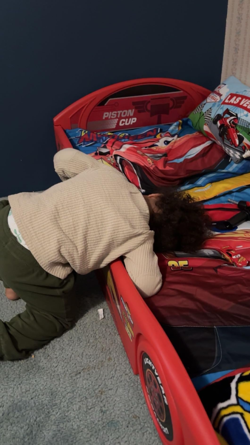 Delta Children Disney/Pixar Cars Lightning McQueen Plastic Toddler Bed customer photo 2