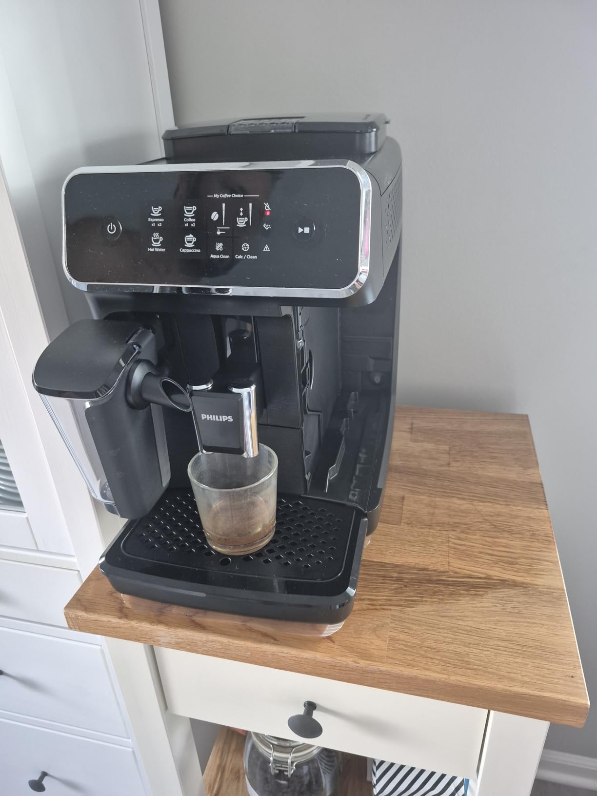 Philips 2200 Series Fully Automatic Espresso Machine, LatteGo Milk Frother, 3 Coffee Varieties, Intuitive Touch Display, 100% Ceramic Grinder, AquaClean Filter, Aroma Seal, Black (EP2230/14) customer photo 1
