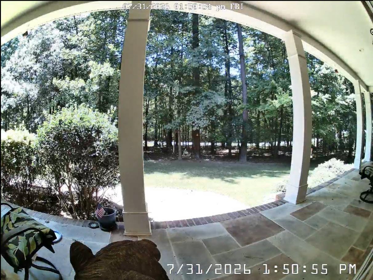REOLINK 4MP 2K Indoor Camera E1, Plug-in WiFi 6 Security Camera customer photo 1