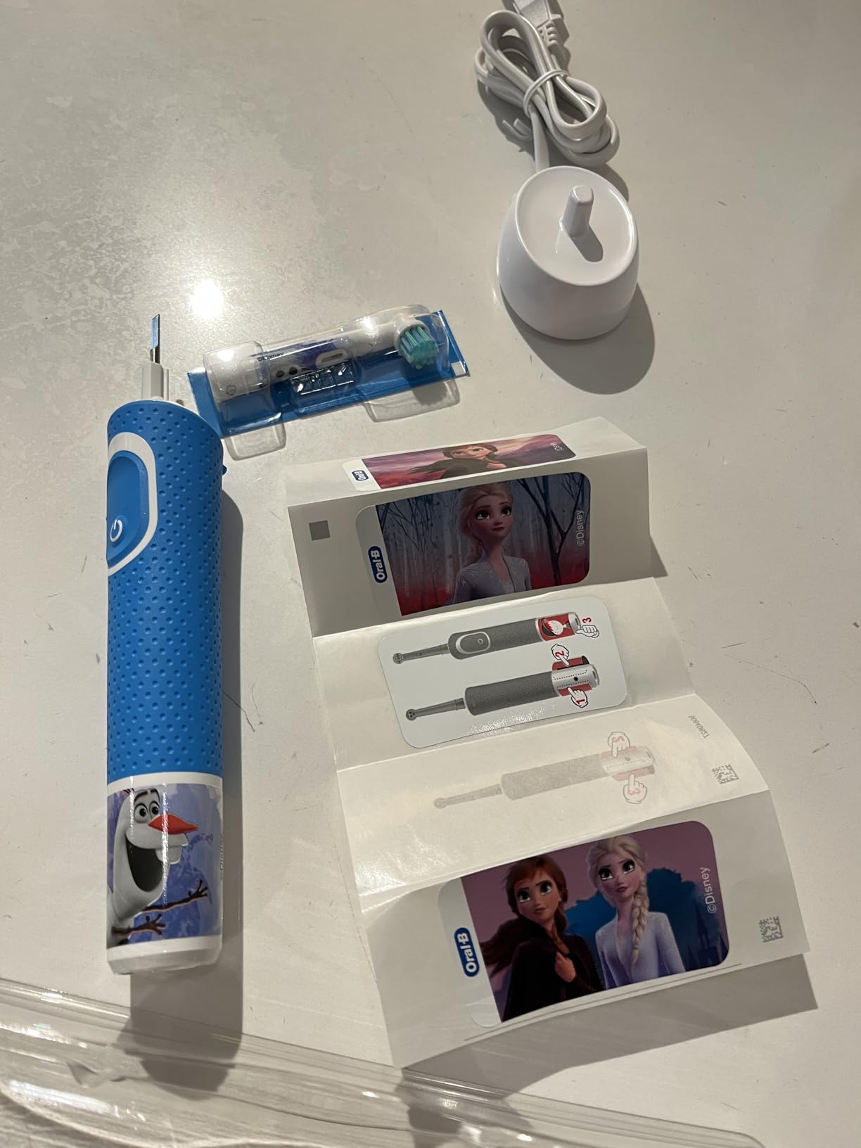 Oral-B Kids Electric Toothbrush Featuring Disney's Frozen for Kids 3+ customer photo 1