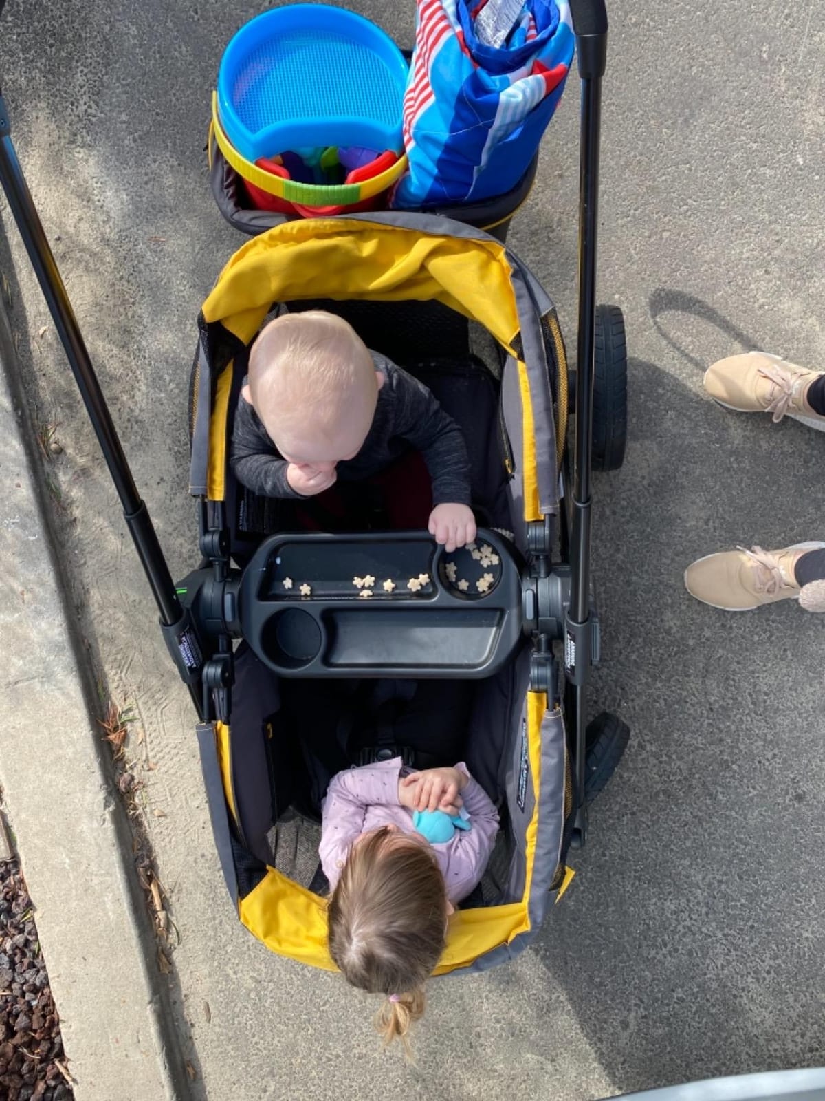 Evenflo Pivot Xplore All-Terrain Stroller Wagon (Wayfarer Black) customer photo 1