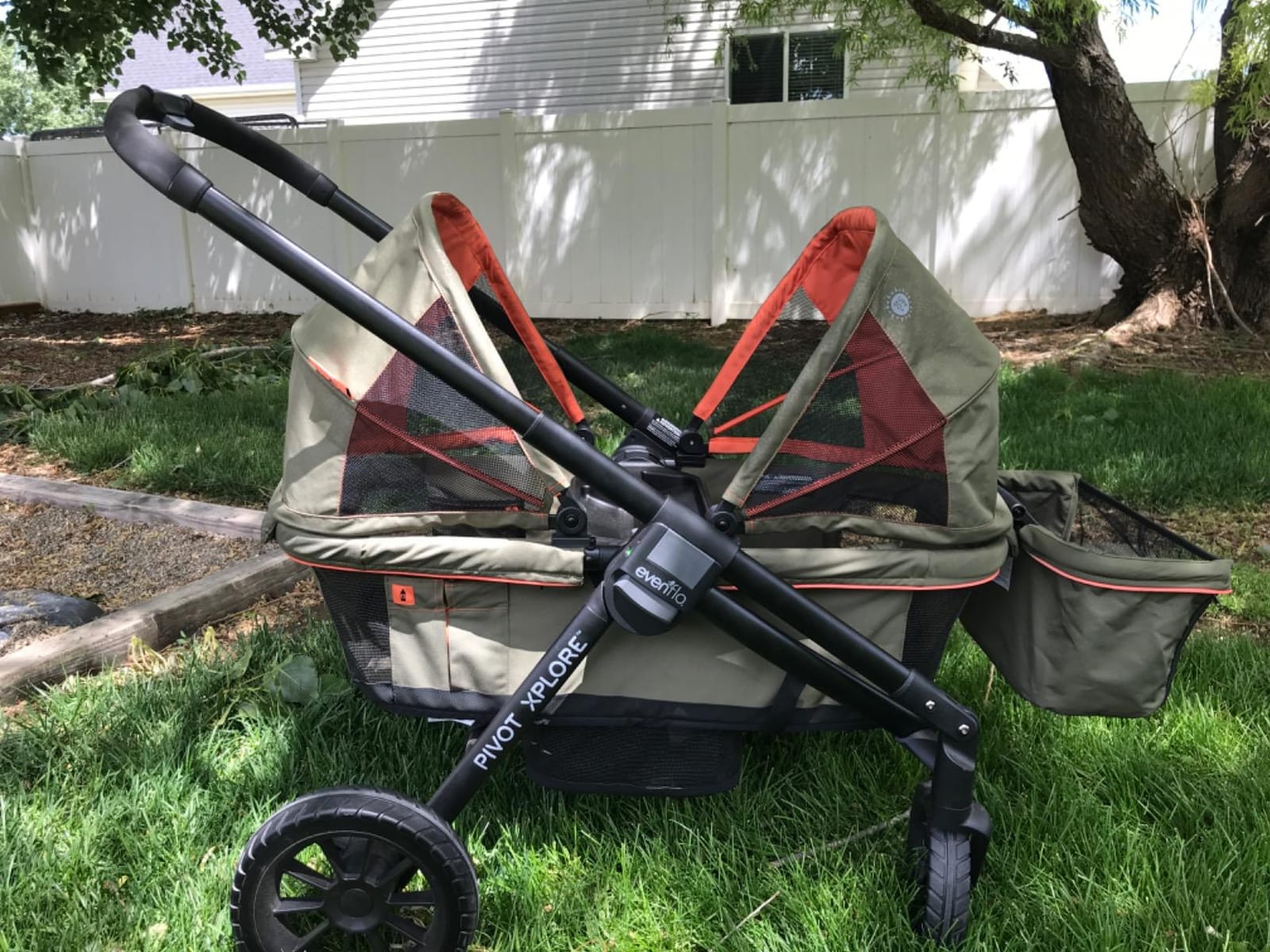 Evenflo Pivot Xplore All-Terrain Stroller Wagon (Wayfarer Black) customer photo 2