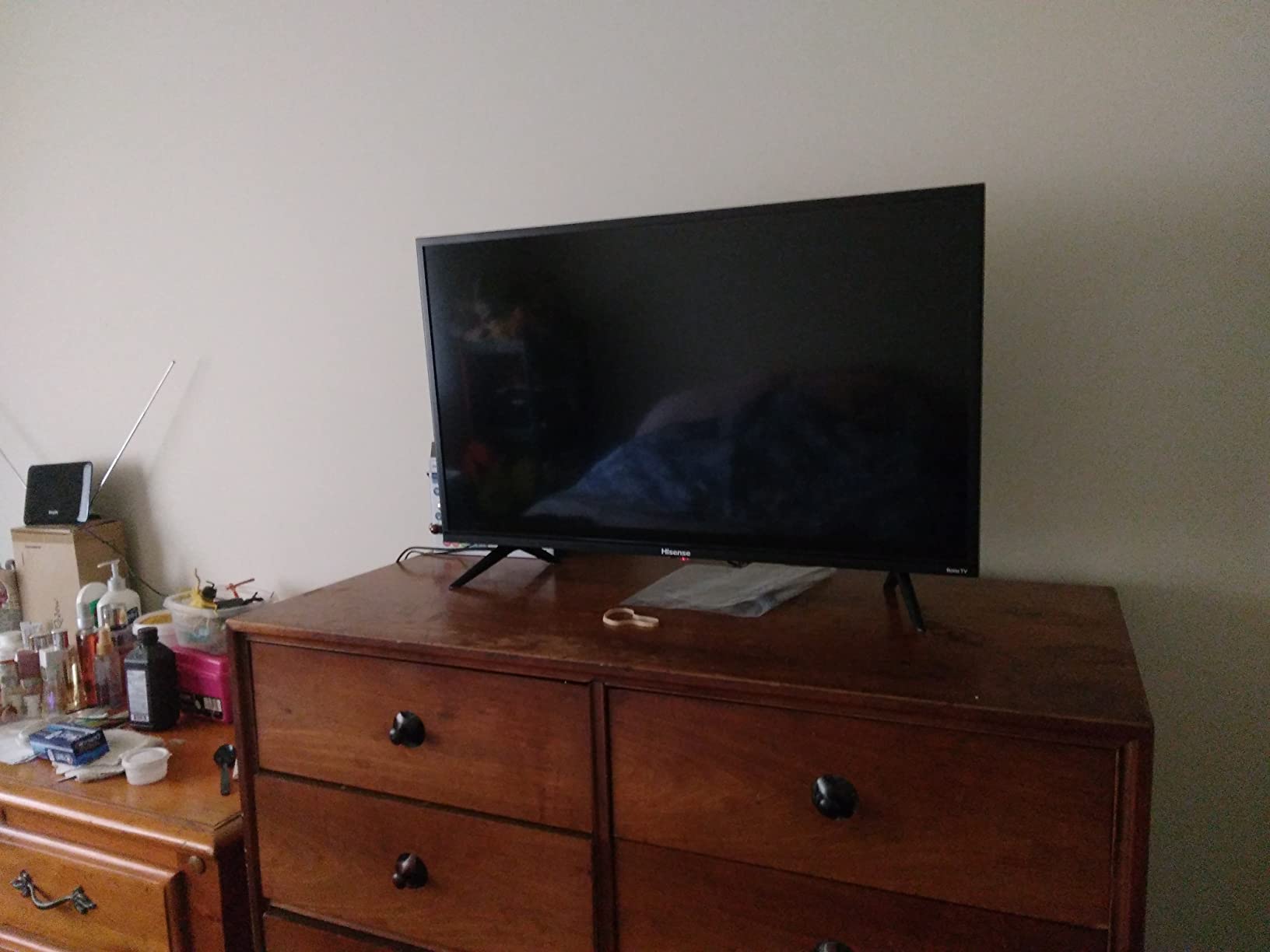 Hisense 32-Inch Class H4 Series LED Roku Smart TV with Alexa Compatibility (32H4F, 2020 Model) customer photo 2