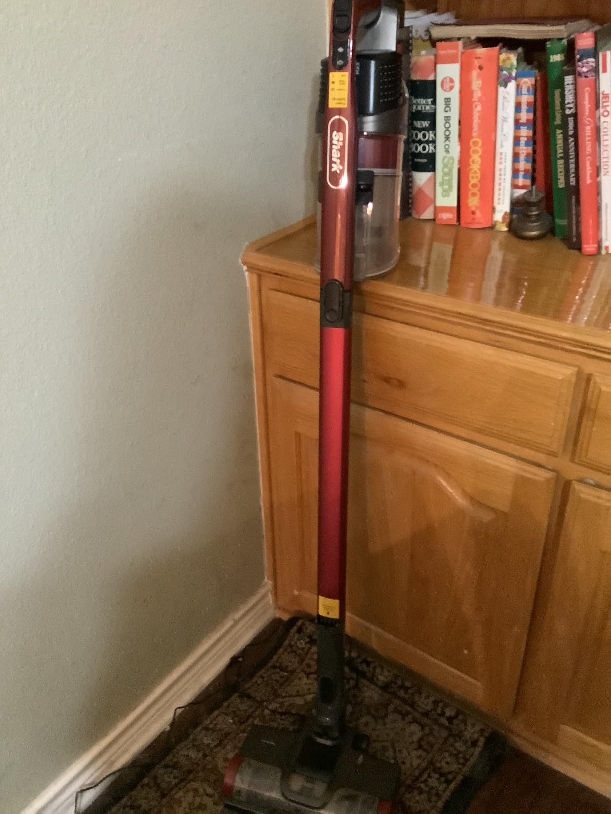 Shark Cordless Vacuum Cleaner, Red, IZ362H customer photo 1
