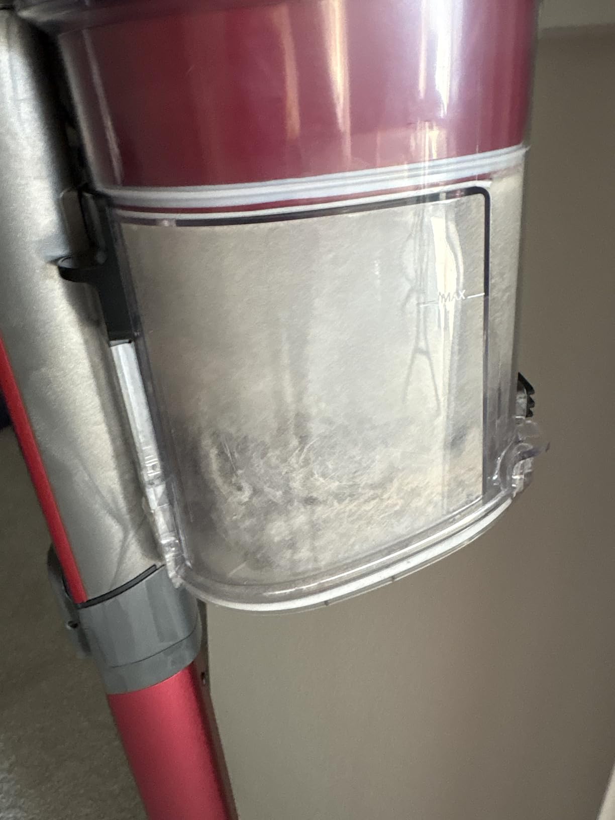 Shark Cordless Vacuum Cleaner, Red, IZ362H customer photo 2
