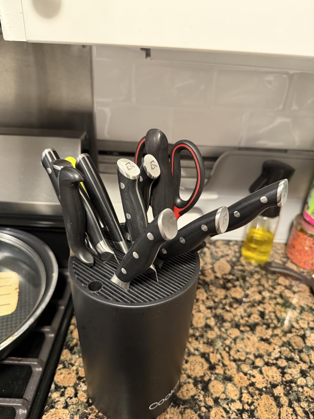 Knife Block Without Knives, Cookit Universal Round Knife Block Only, Detachable Knife Holder for Easy Cleaning, Space Saver Knife Storage Holder with Scissors Slot, Black customer photo 2