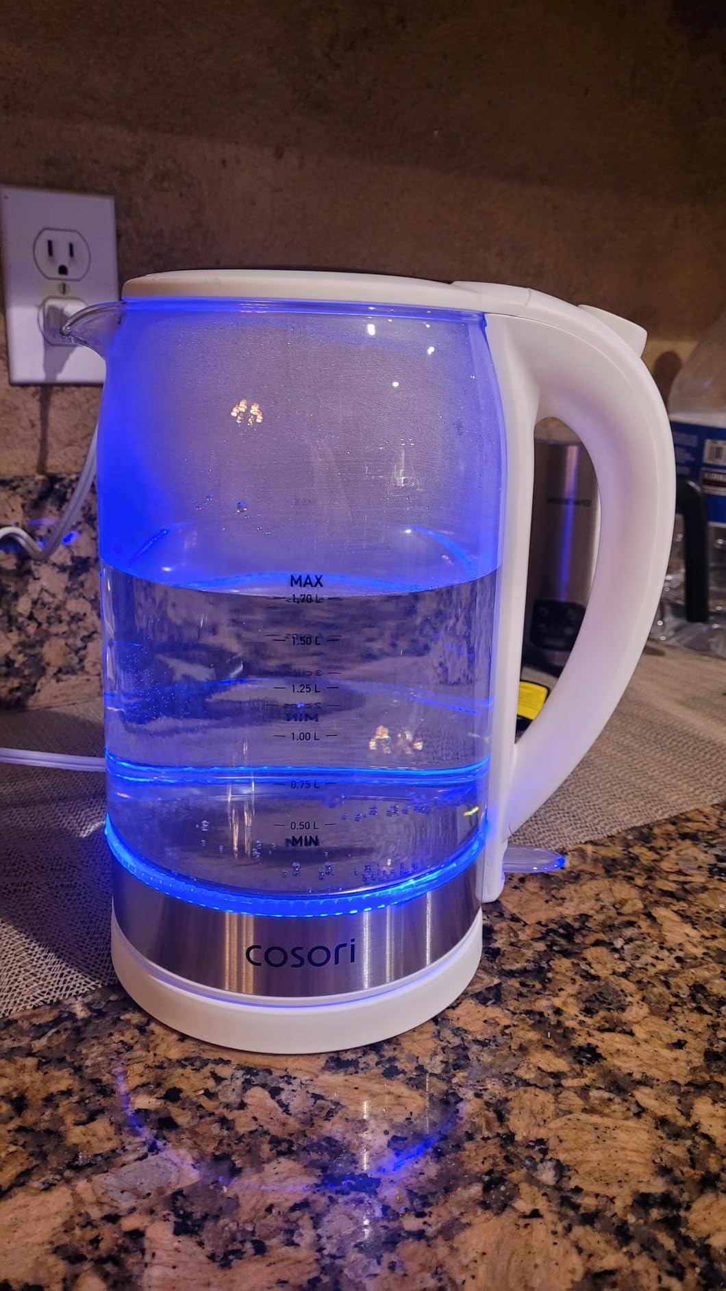 Cosori Electric Kettle with Temperature Control, 6 Presets, 1.7L, Black customer photo 1