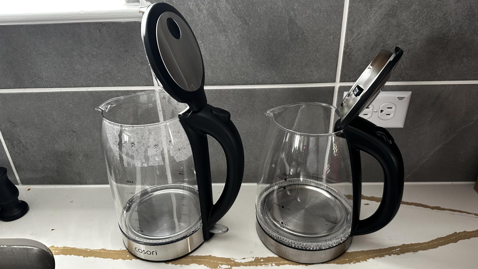 Cosori Electric Kettle with Temperature Control, 6 Presets, 1.7L, Black customer photo 2