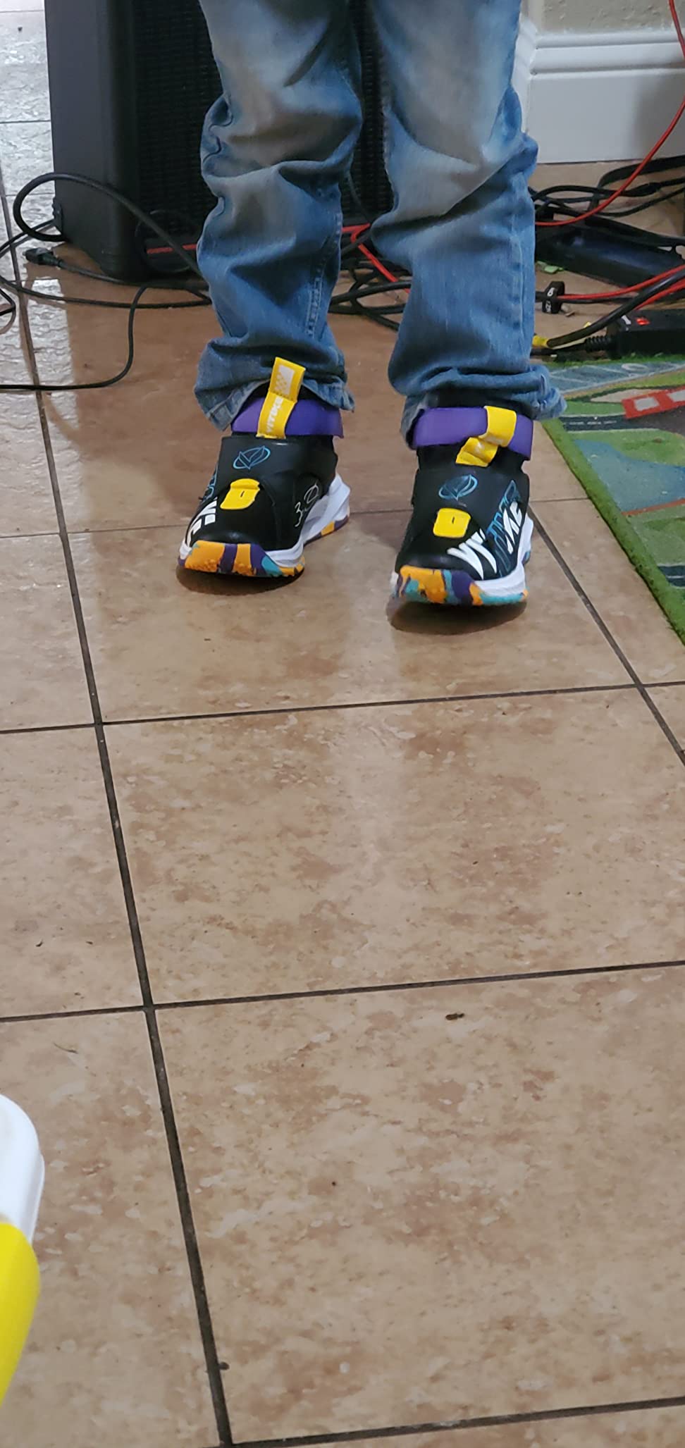 VITUOFLY Kids Basketball Shoes Boys Sneakers Girls Mid-top Sports Shoes customer photo 2