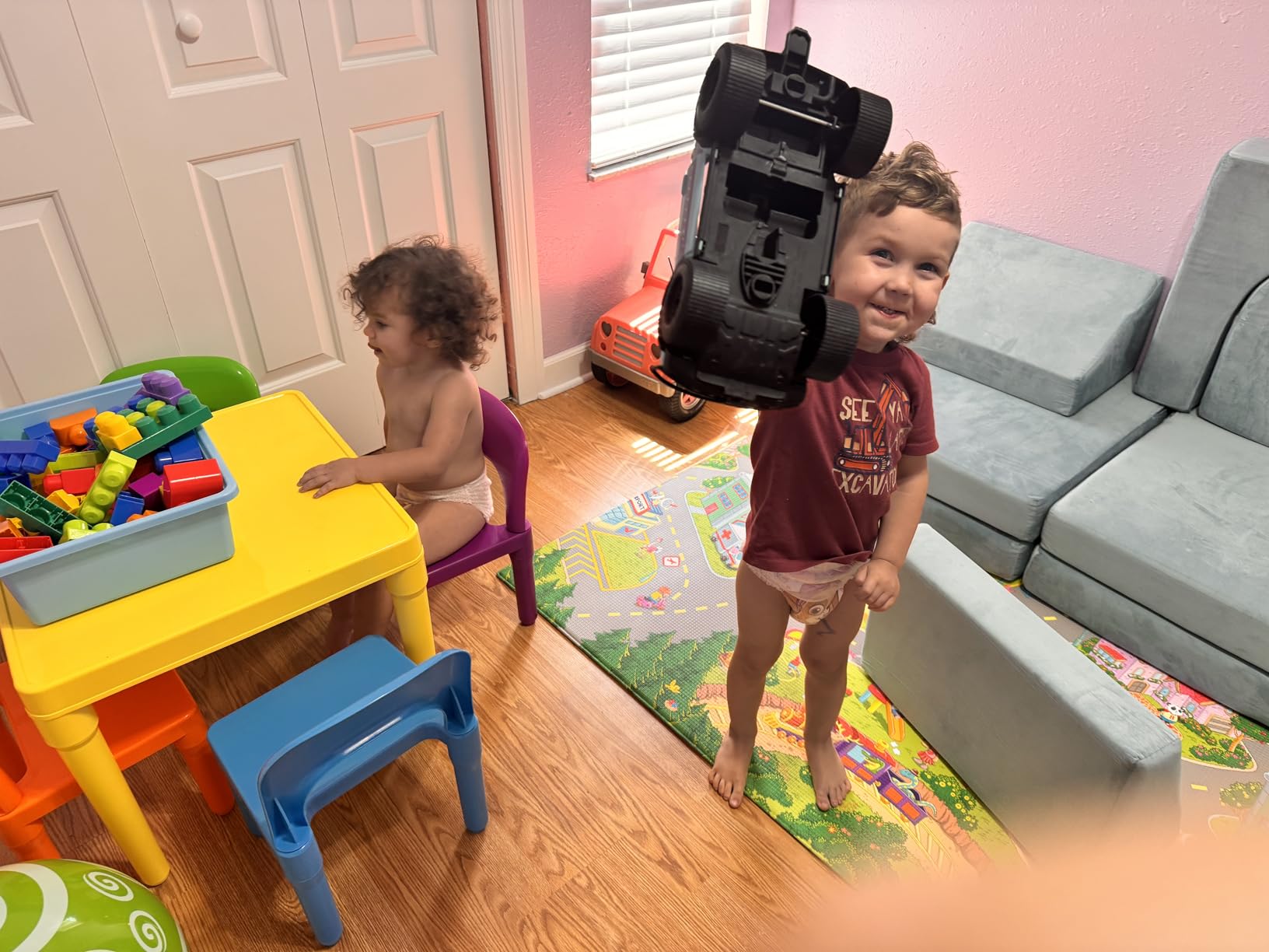 ZENY Kids Plastic Table and 4 Chairs Set, Multicolor Play Room Furniture for Reading, Train, Art, Crafts, Play customer photo 1