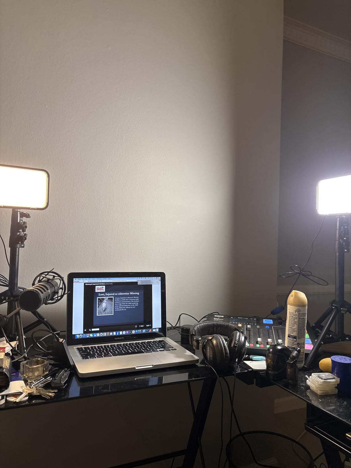 UBeesize LED Video Light Kit, 2Pcs Dimmable Continuous Portable Photography Lighting with Adjustable Tripod Stand & 5 Color Filters for Tabletop/Low-Angle Shooting, for Zoom, Game Streaming, YouTube customer photo 1