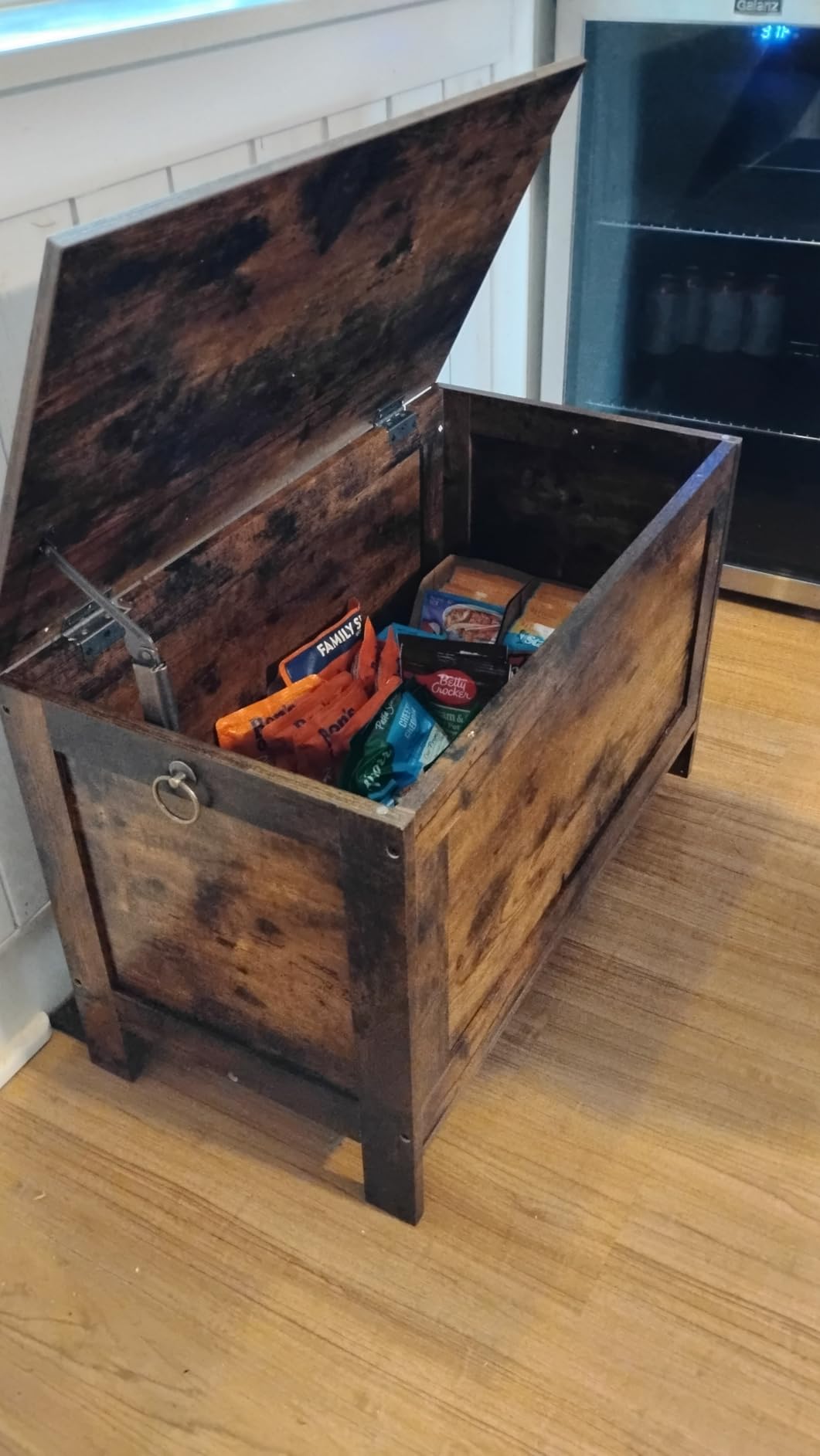 HOOBRO Toy Box, Retro Wooden Look Storage Chest with Safety Hinge, Entryway Storage Bench Supports 330 lb, 29.9 x 15.7 x 18.9 Inches Toy Chest Organizer, Easy Assembly (Greige) BG75CW01G2 customer photo 2