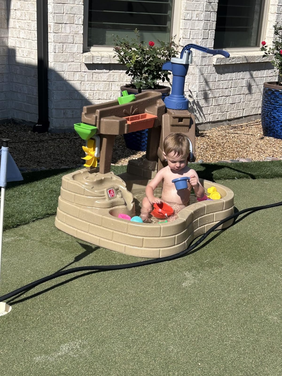 Step 2 Pump & Splash Discovery Pond Water Table, Kids Water Sensory Activity Pool, Summer Outdoor Toys, 10 Piece Toy Accessories, For Toddlers 2+ Years Old customer photo 1