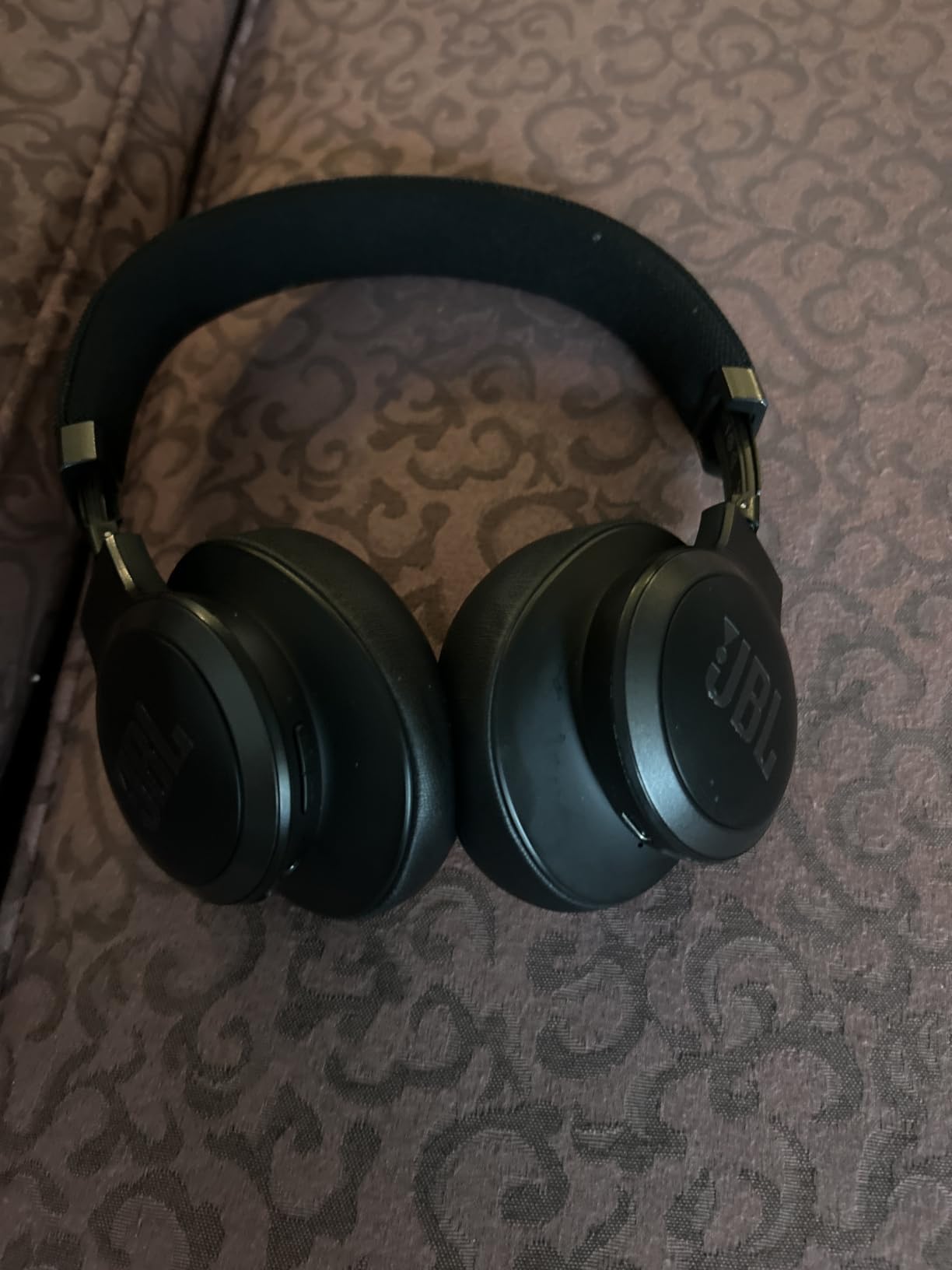 JBL Live 660NC - Over-Ear Nc Headphones - Black customer photo 2