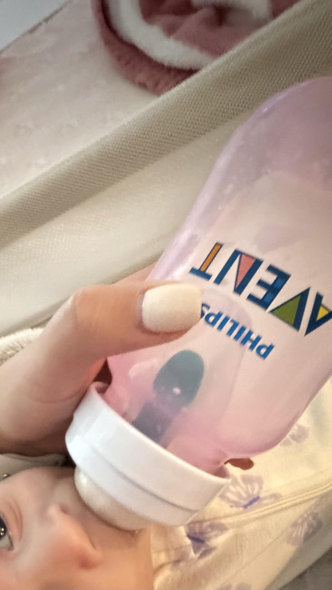 Philips Avent Anti-Colic Baby Bottle with AirFree Vent, Medium Flow, 9 oz | For Ages 1 Month+, Reduces Colic, Gas & Reflux, Flow 2 Nipple with Secure Latch System, BPA-Free, 4-Pack, Clear, SCY703/04 customer photo 2