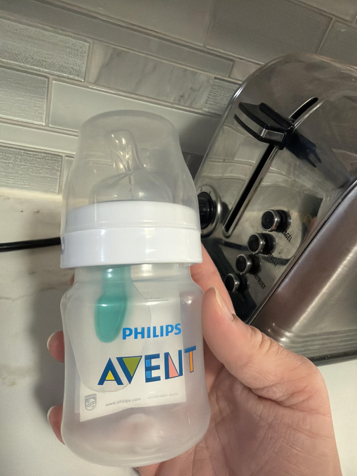 Philips Avent Anti-Colic Baby Bottle with AirFree Vent, Slow Flow, 4 oz customer photo 2