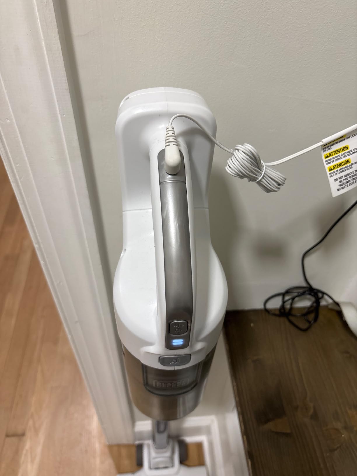 BLACK+DECKER POWERSERIES 16V MAX Stick Vacuum Cordless Rechargeable with LED Lights,Portable Vacuum Cordless, Lightweight, Anti-Tangle, Self-Standing, Multi-Surface, White (BHFEA420J) customer photo 2