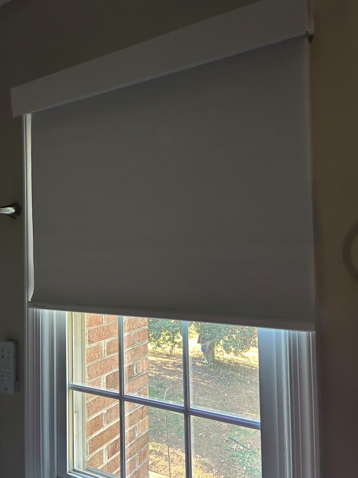MANSNIXNo-Drill Motorized Blackout Blinds with Remote, White, 46