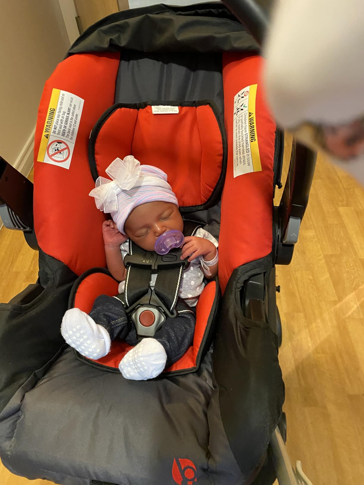 Baby Trend EZ-Lift™ Plus Infant Car Seat, Ultra Grey – Newborn Comfort Padding, Lightweight Carry Build, Adjustable Harness System customer photo 2