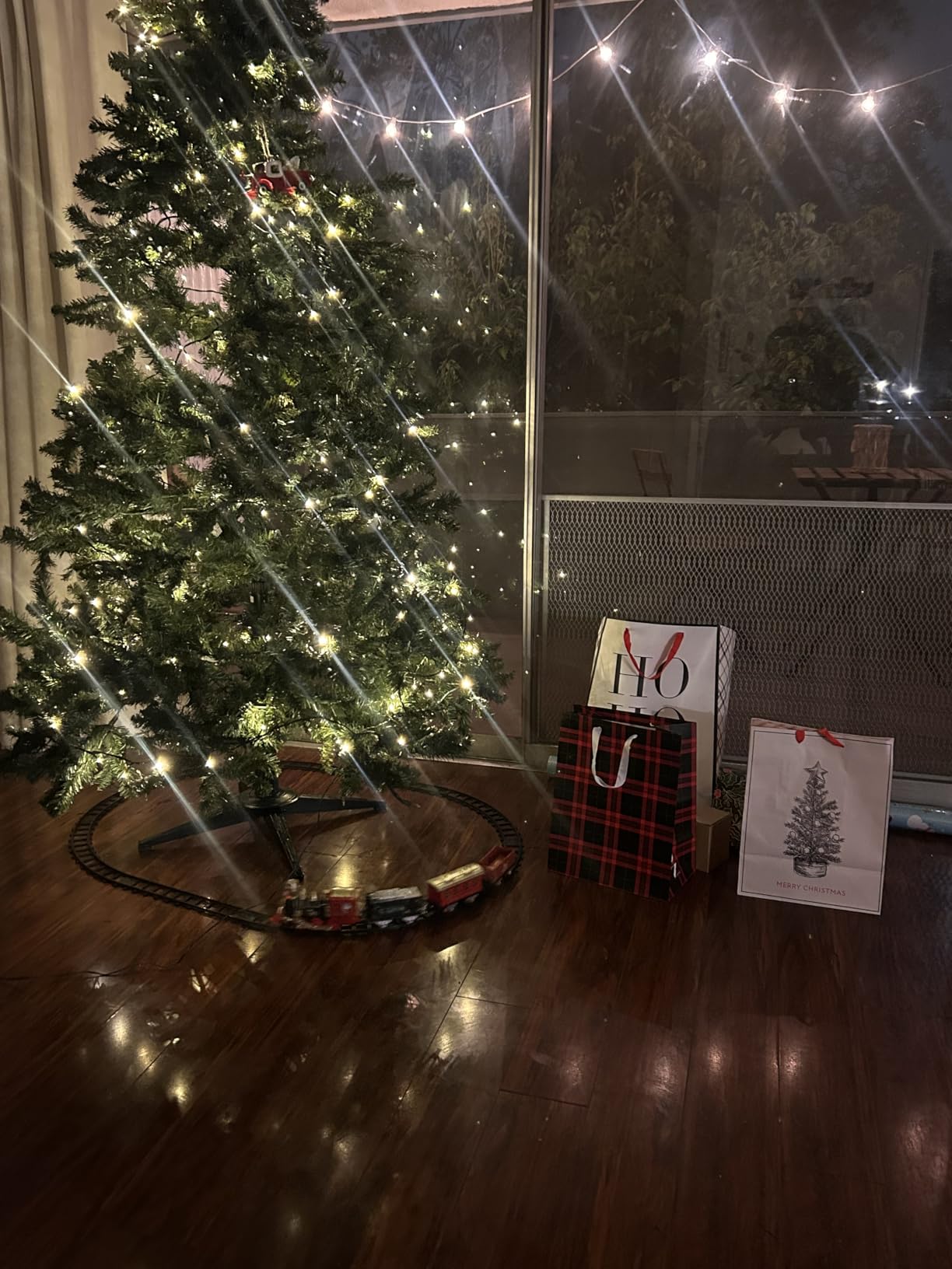 JQ JUQU Electric Train Set for Kids Ages 3-8, Battery Operated Toy Train with Lights and Sounds, 3 Cars and 10 Tracks for Christmas and Year Round Play customer photo 1