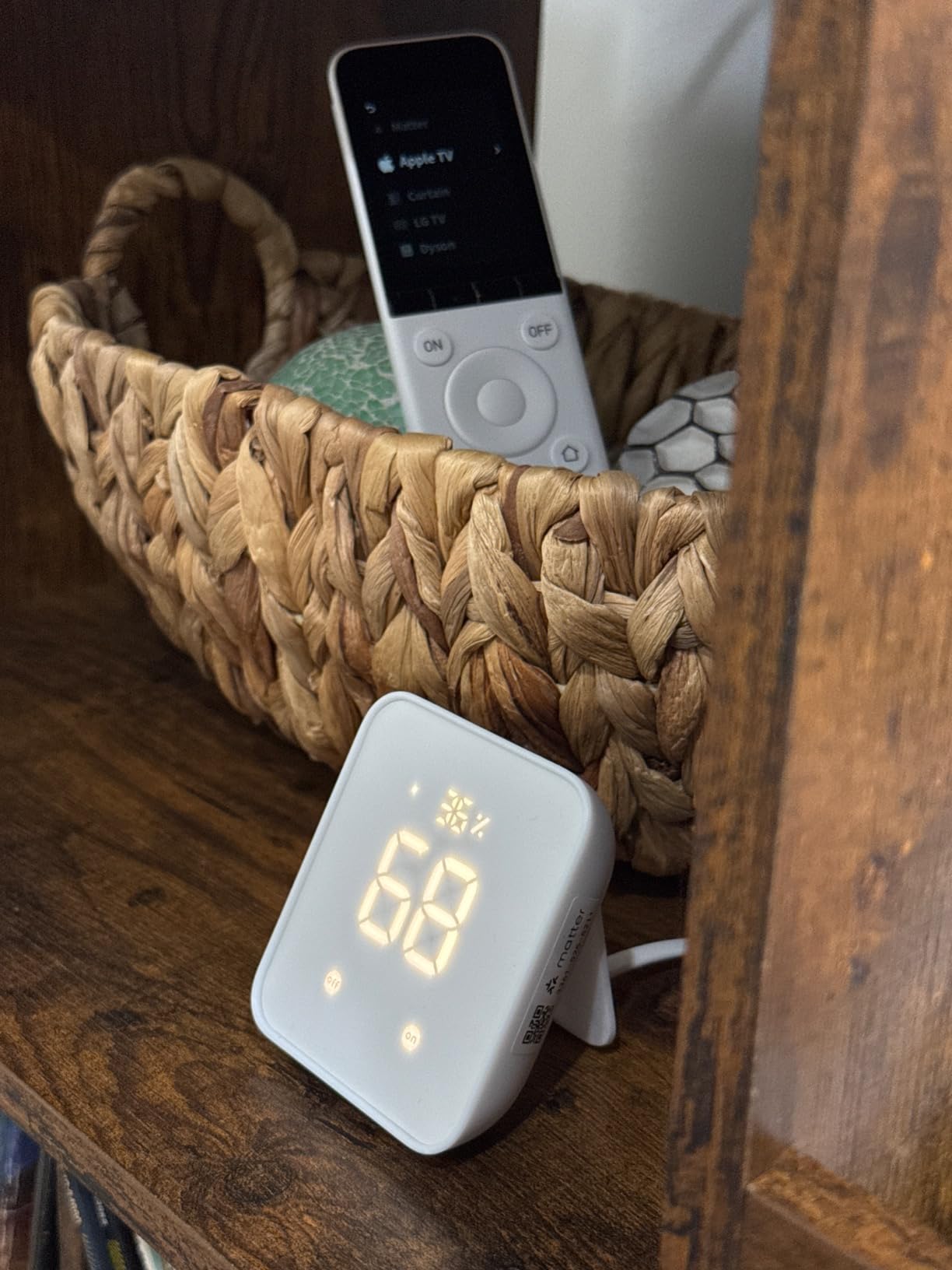 SwitchBot Hub 2 (2nd Gen), Work as a WiFi Thermometer Hygrometer, IR Remote Control, Smart Remote and Light Sensor, Link SwitchBot to Wi-Fi (Support 2.4GHz), Alexa, Google Home, Apple Home Compatible customer photo 1