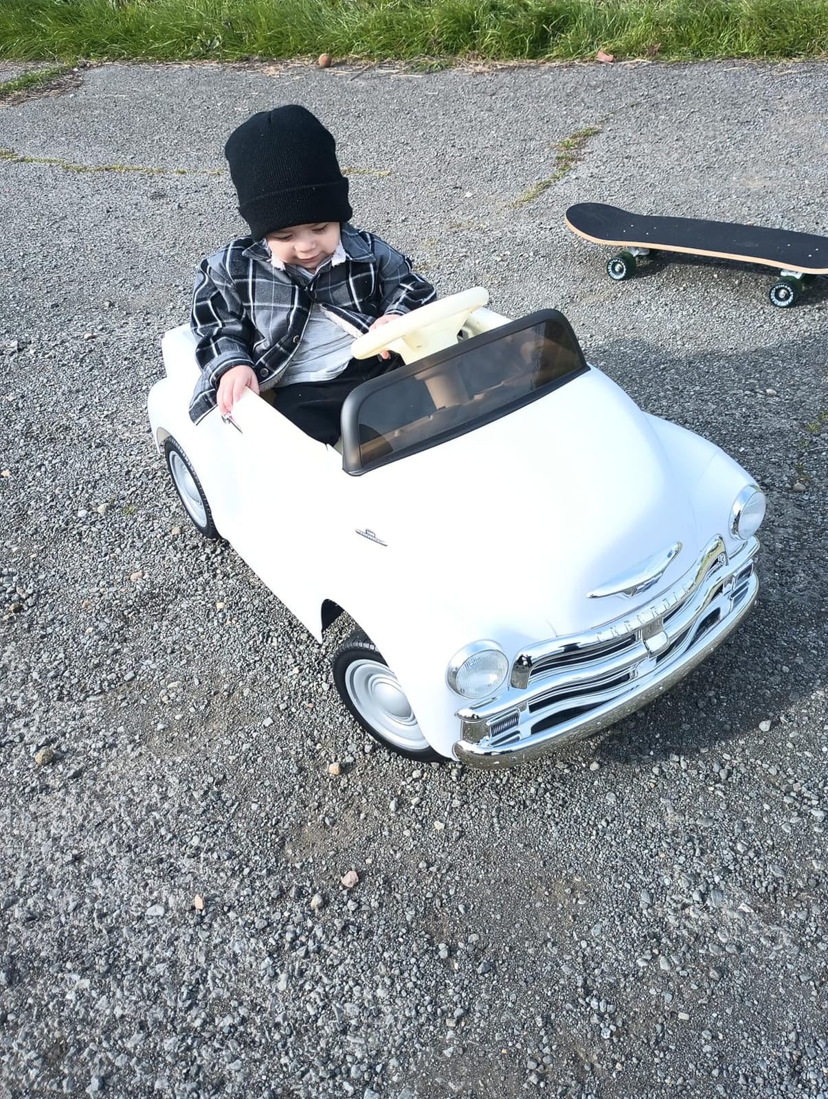 Joywhale 12V Kids Ride on Car Licensed Chevrolet 3100,Vintage Chevy Ride On customer photo 2