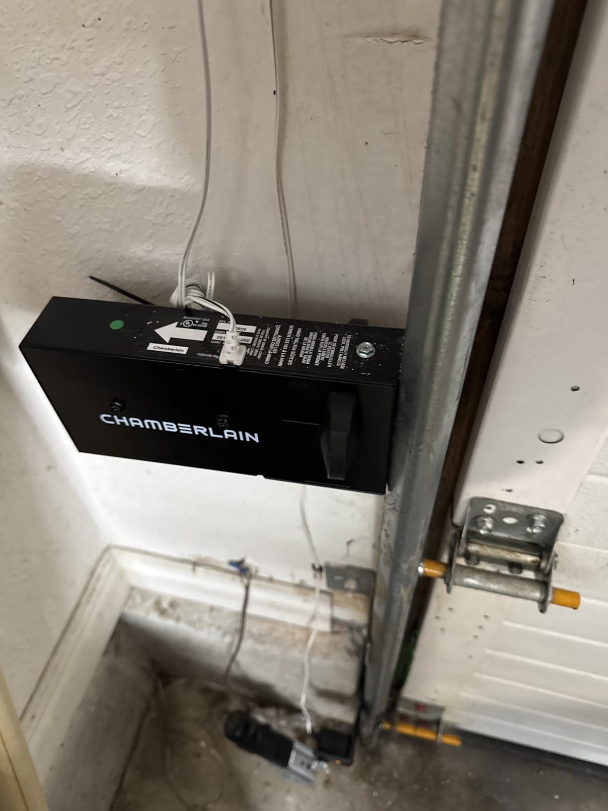 Chamberlain Wall Mount myQ Garage Door Opener, Battery Backup customer photo 2