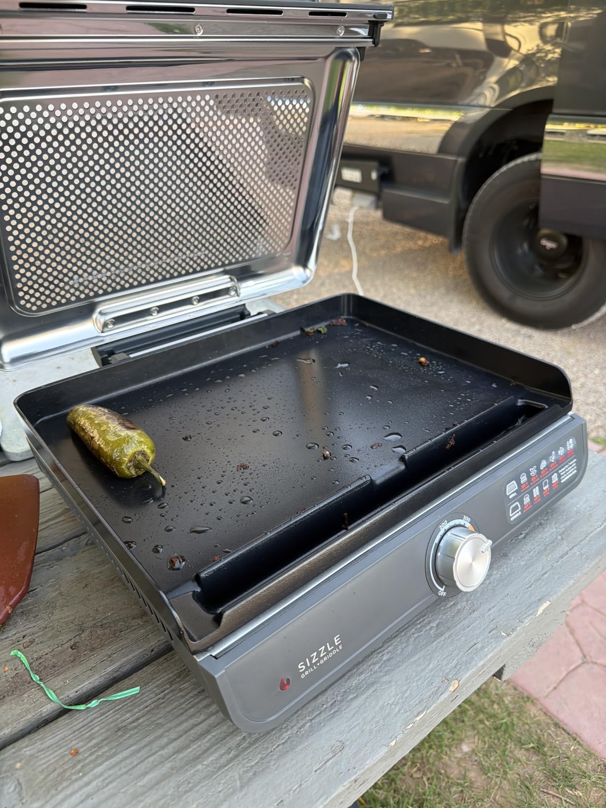 Ninja® Sizzle™ Indoor Grill & Griddle, 14'', 500°F, Grey/Silver, GR101 customer photo 1