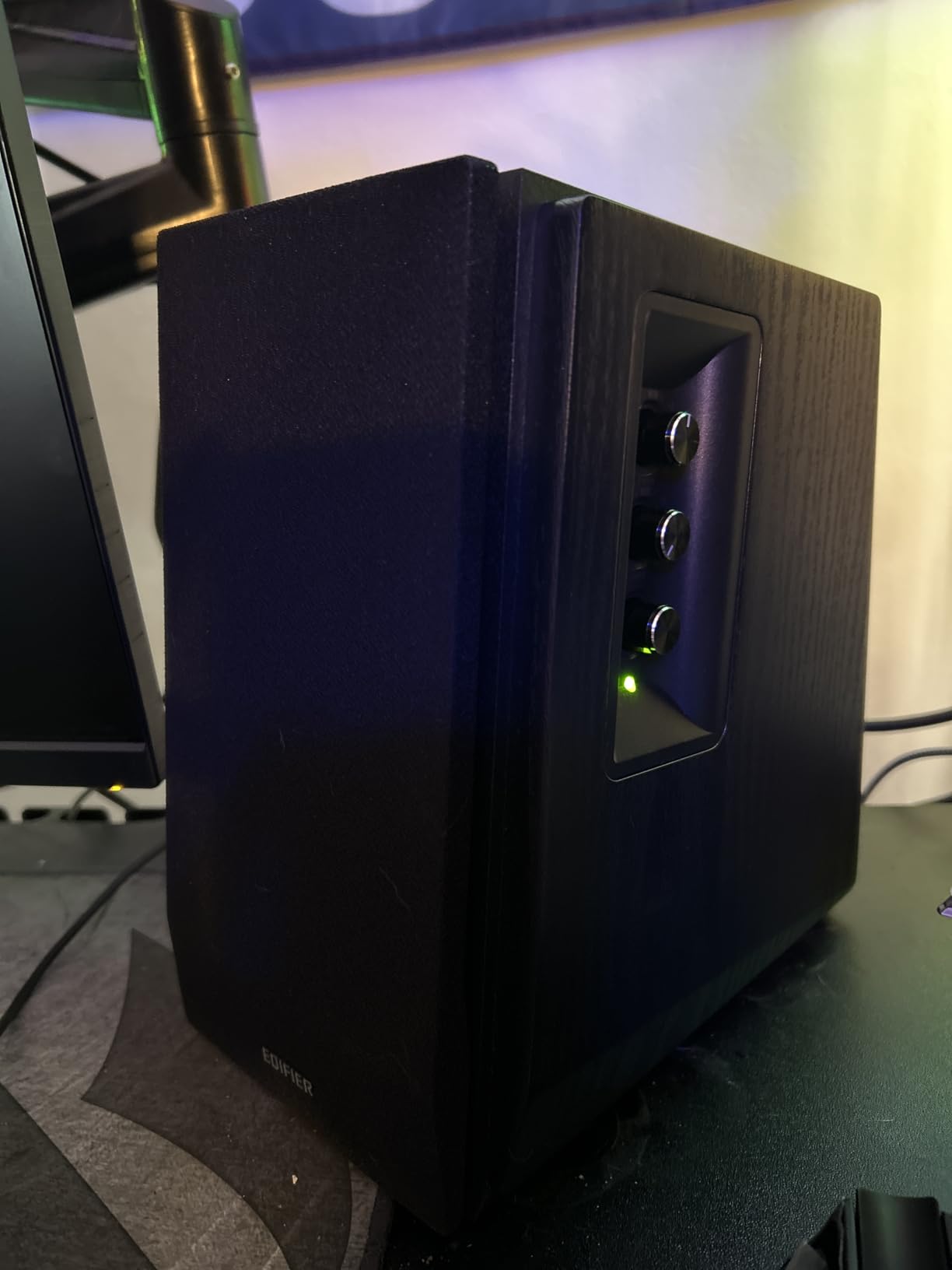 Edifier R1700BT Bluetooth Bookshelf Speaker - Active Near-Field Studio Monitors - Powered Speakers 2.0 Setup Wooden Enclosure - 66w RMS White customer photo 1