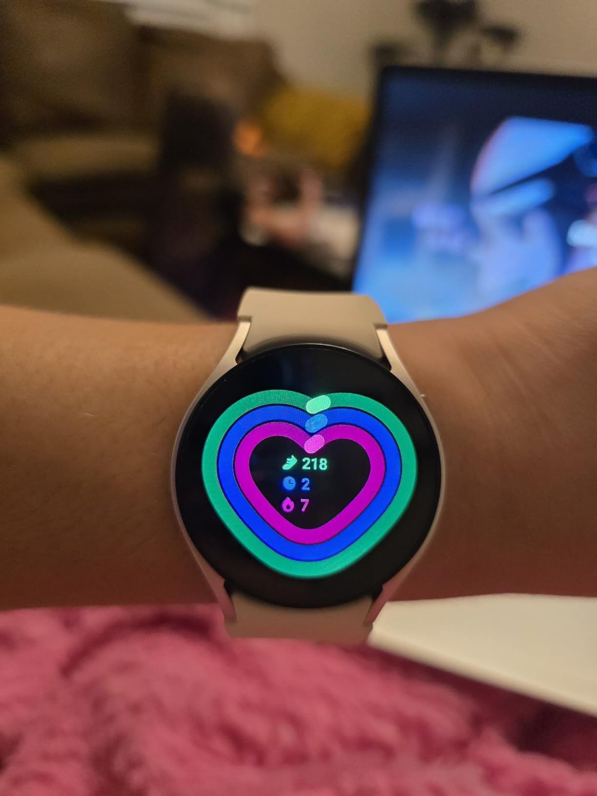 SAMSUNG Galaxy Watch 6 40mm Bluetooth Smartwatch w/ Fitness Tracker, Personalized HR Zones, Advanced Sleep Coaching, Heart Monitor, BIA Sensor, US Version, Gold (Renewed) customer photo 2