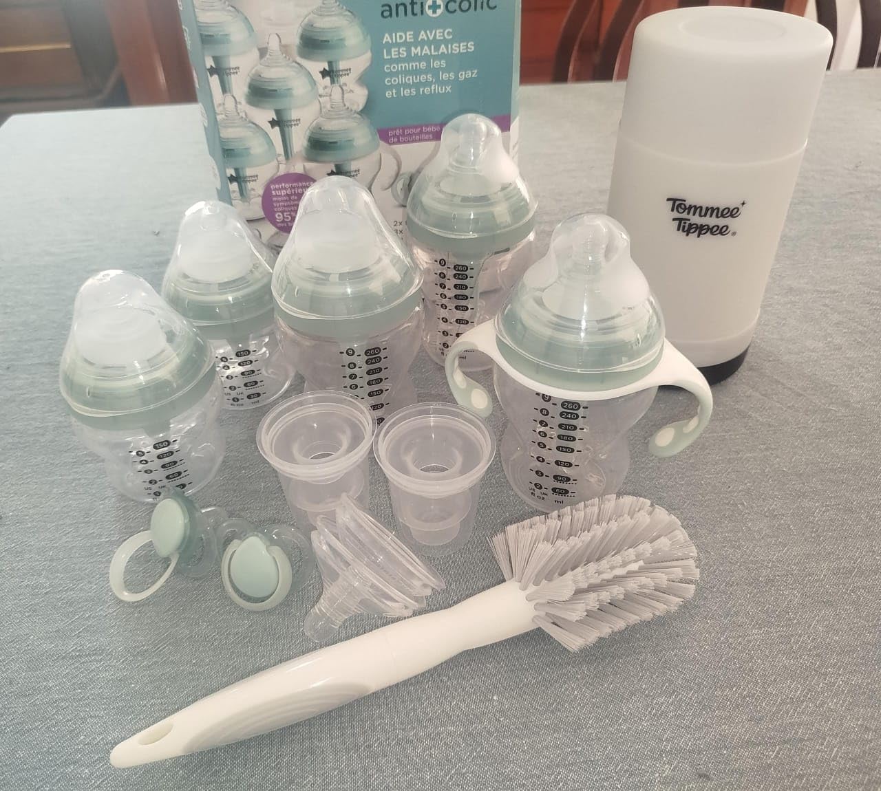 Tommee Tippee Advanced Anti-Colic 5 oz BPA Free Baby Bottles, Newborn 0+ Months, Slow Flow Breast-Like Nipple, Unique Design Keeps Air Away from Milk and Baby, Clear, Pack of 2 customer photo 1