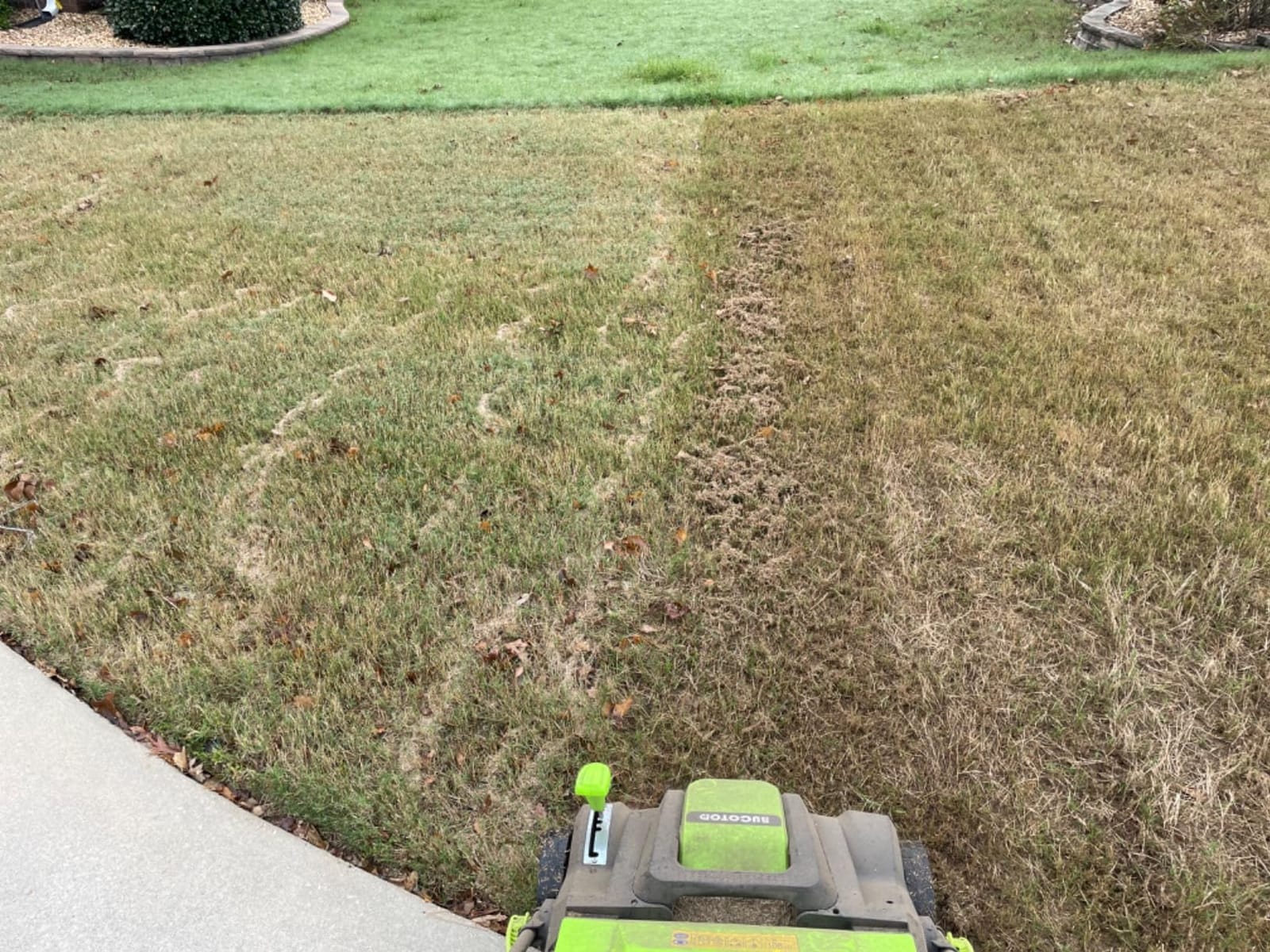 2-in-1 Dethatcher & Scarifier, 16