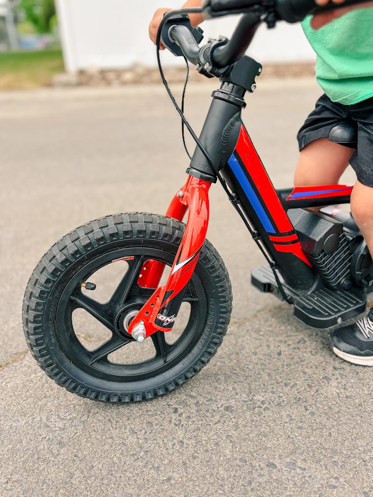 Lightweight Electric Dirt Bike for Kids, 170/340W Electric Motorcycle Up to 10/12MPH, 24V Detachable Battery, Hand-Operated Dual Brakes Electric Balance Bike for Ages 3-6/5-12 customer photo 2