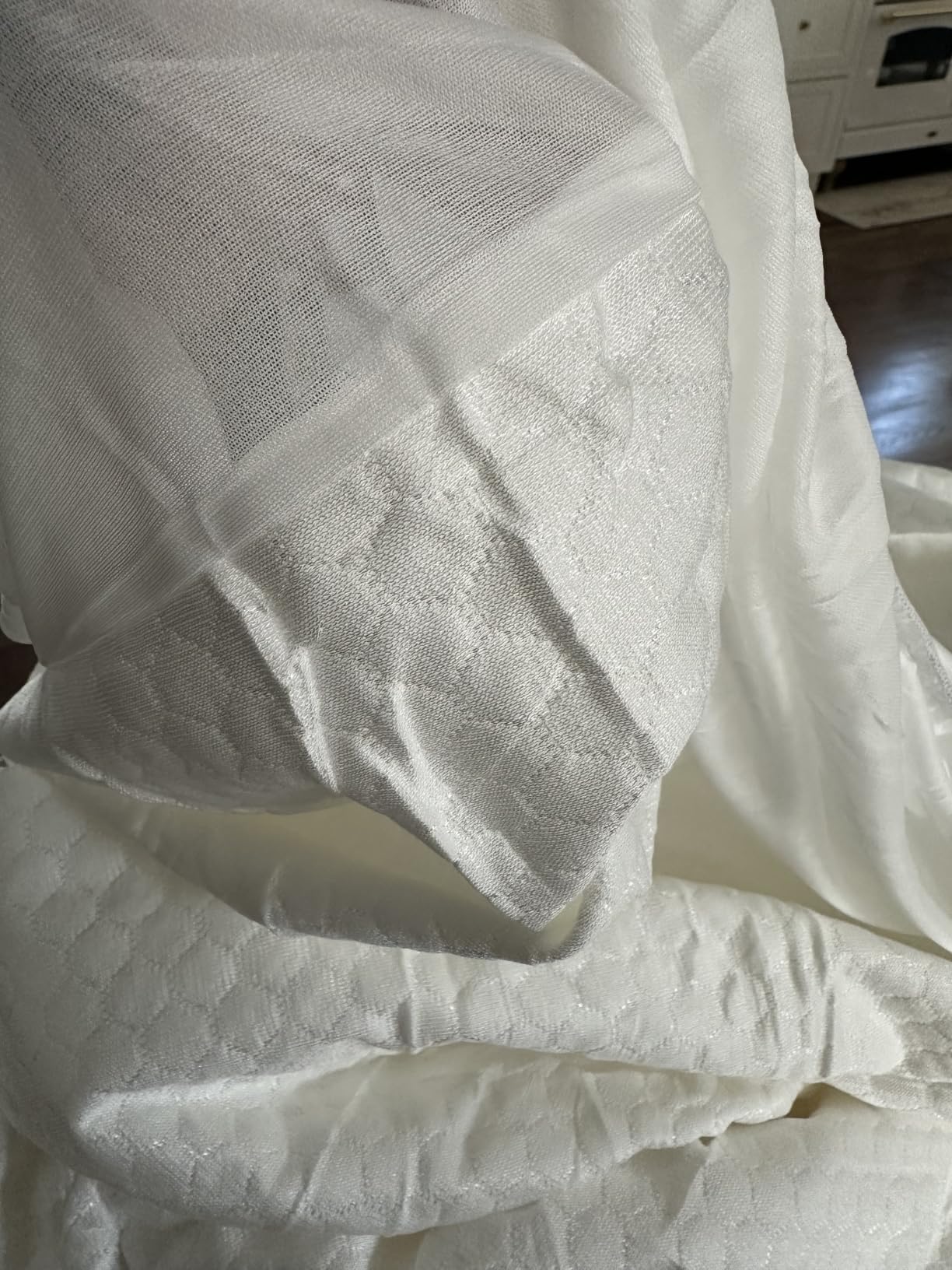 OhGeni Waterproof Mattress Protector,Queen Size Soft Bamboo Viscose Top Layer Pad,3D-Air Fabric Cooling Breathable Fitted Sheets, Washable Bed Cover,Deep Pocket Noiseless Over 99 Count Hex Bumps customer photo 1