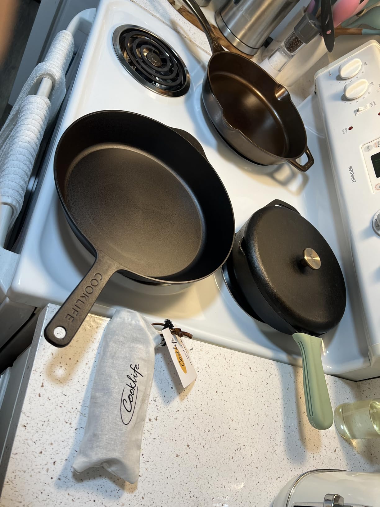 COOKLIFE 12 Inch Lightweight Pre-Seasoned Cast Iron Skillets - Smooth Polished Surface, Easy to Clean Cast Iron Pan Use in the Oven, on the Stove or Grill, Over a Campfire customer photo 1