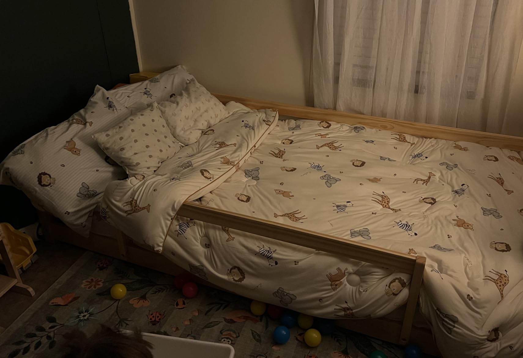 Twin Floor Bed with Safety Guardrails, 2 Openings and 14 supportive slats customer photo 2