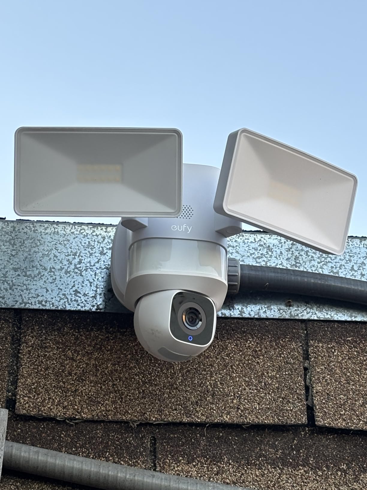 eufy Security Floodlight Camera E30, 2K, AI Detection & Tracking, Outdoor customer photo 2