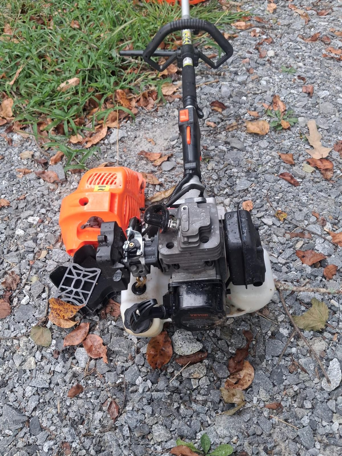 VEVOR 52cc Gas-Powered 6-in-1 Multi-Functional Trimmer - Hedge Trimmer, Brush Cutter, Weed Eater, Edger, Pole Saw & Chainsaw Pruner, EPA, CE & EMC Certified customer photo 1