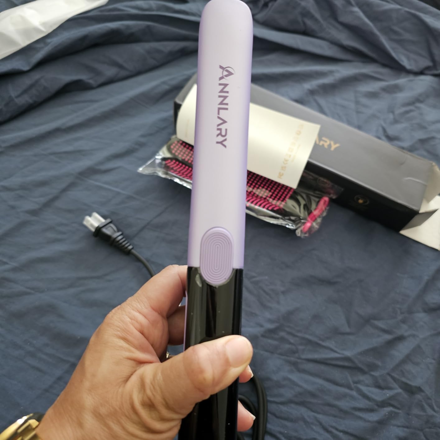 Annlary Hair Straightener 1 Inch Flat Iron and Curler 2 in 1 Titanium Ceramic Ionic Dual Voltage Straightener with Heat-Resistant Silicone, for Less Frizz, Shinier & Smoother customer photo 1