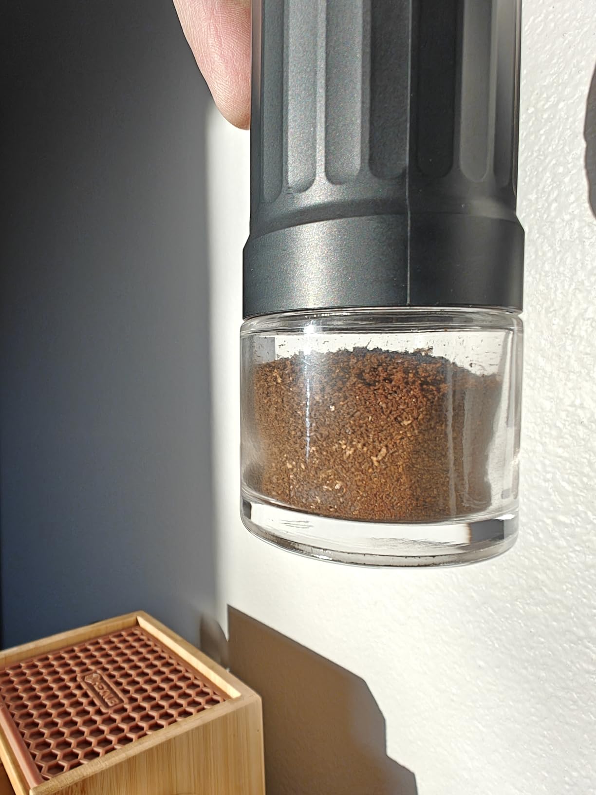 CEVING Mini Manual Coffee Grinder With 40 Adjustable Settings, Black customer photo 2