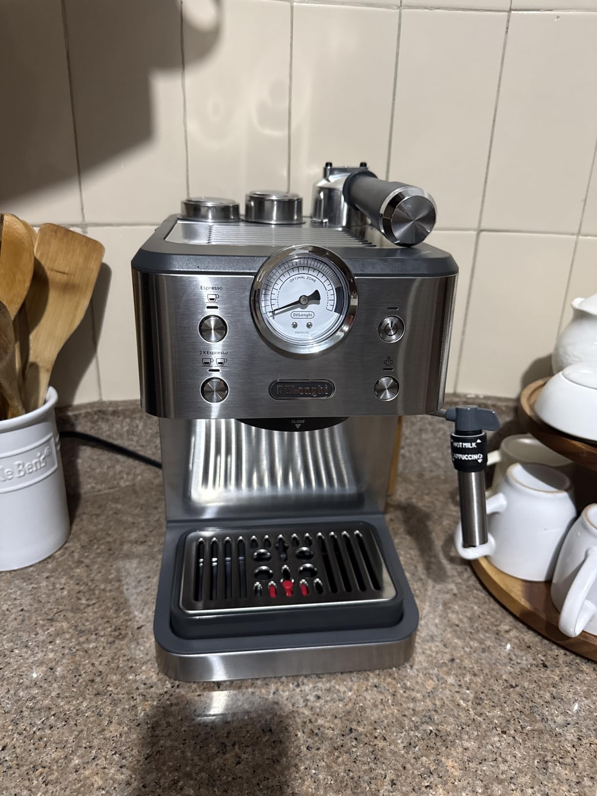De'Longhi Classic Signature Espresso Machine, Adjustable Milk Frother customer photo 2