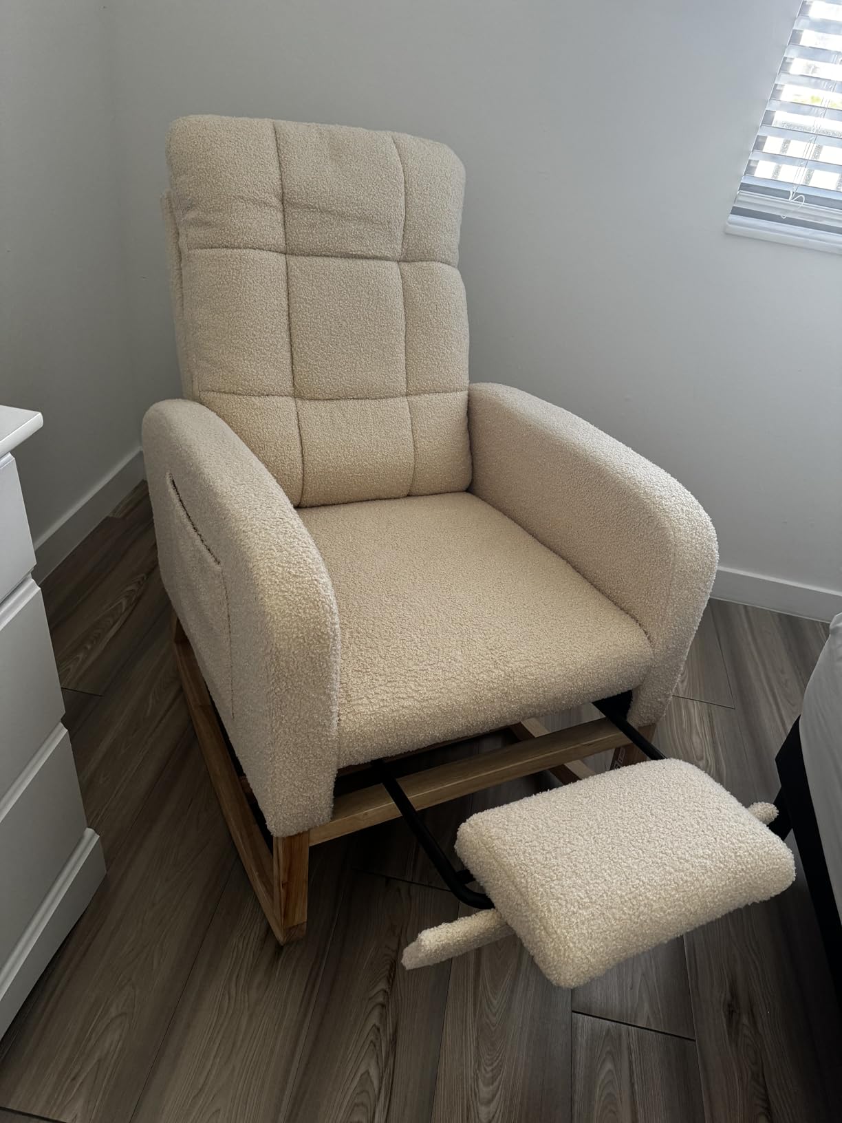NIOIIKIT Oversized Nursery Rocking Chair, Teddy Upholstered Glider Chair with Footrest, Large Glider Rocker with Side Pocket, Rocking Accent Chair, Glider Reading Chair for Living Room (Ivory) customer photo 2