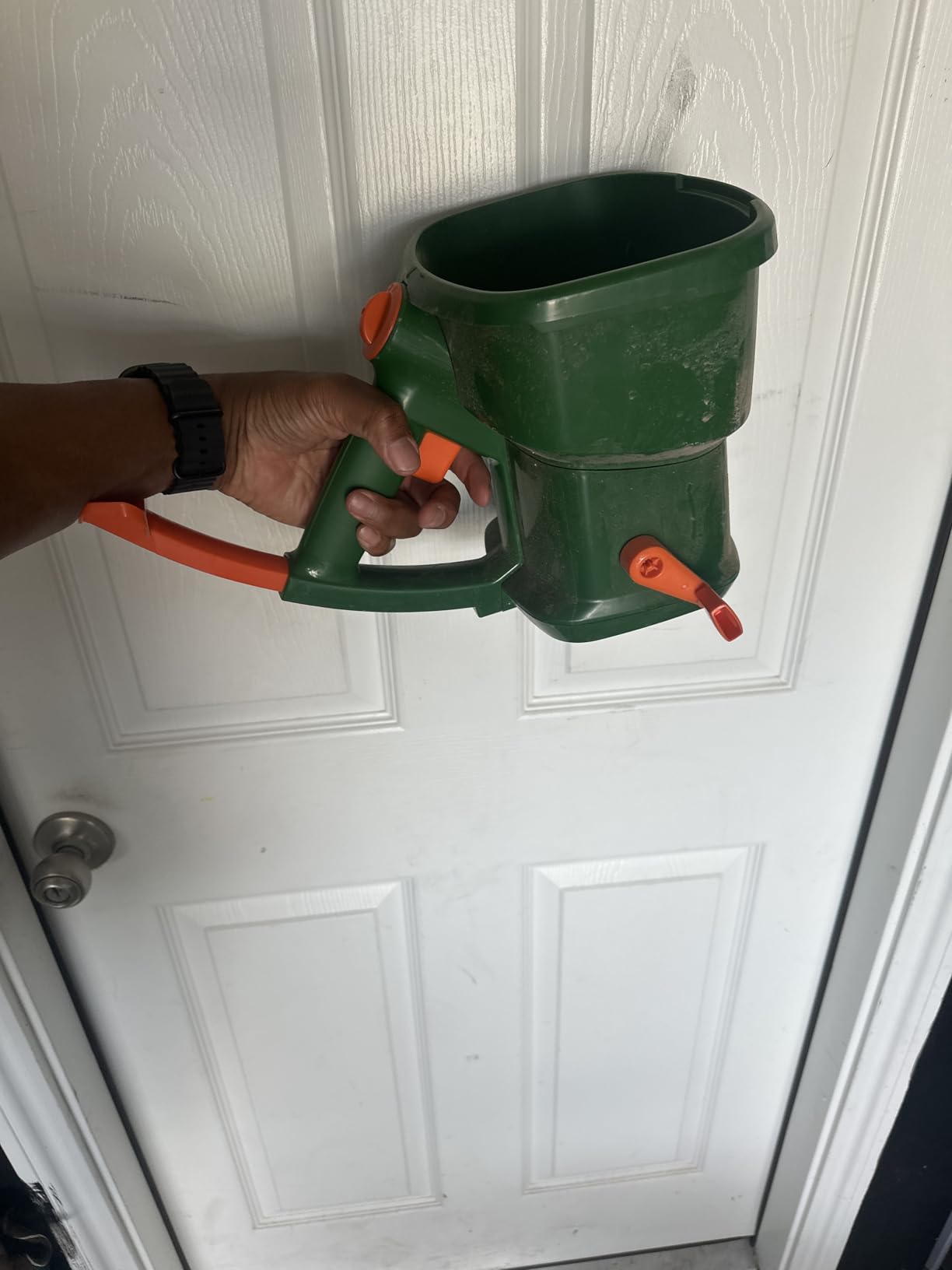 Scotts Whirl Hand-Powered Spreader customer photo 1